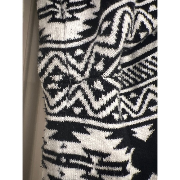 FOREVER 21 AZTEC SWEATER - SIZE M - Picture 5 of 6